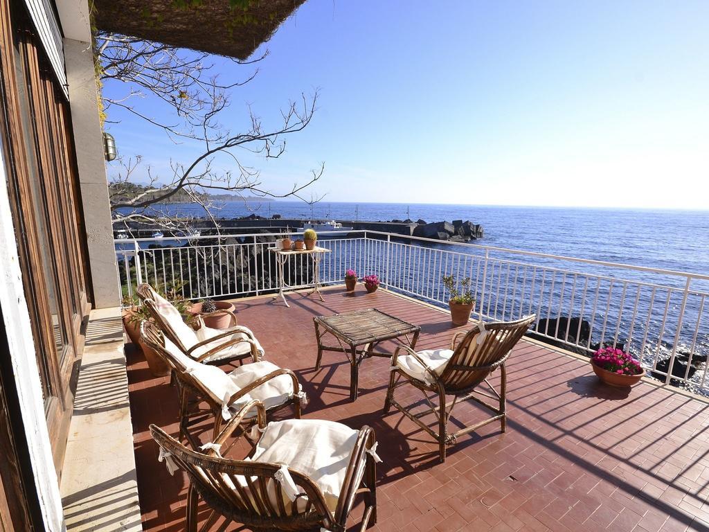 Cozy Holiday Home In Pozzillo With Terrace Acireale Exterior photo