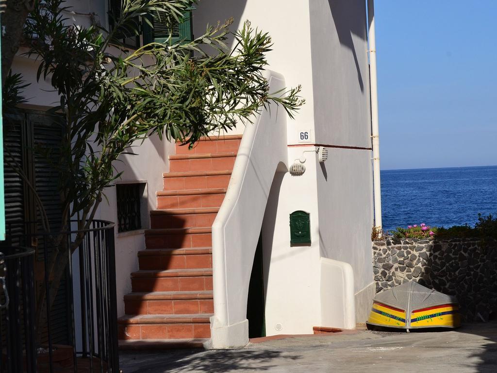 Cozy Holiday Home In Pozzillo With Terrace Acireale Exterior photo