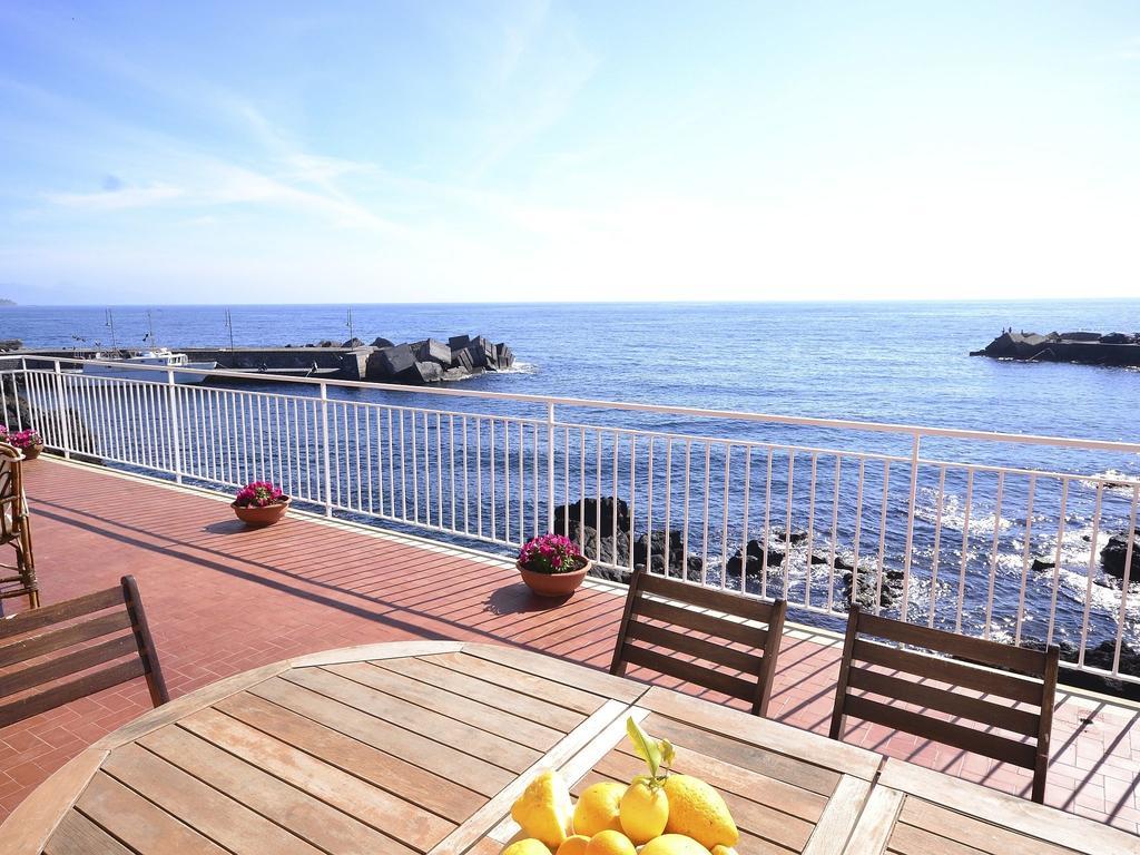 Cozy Holiday Home In Pozzillo With Terrace Acireale Exterior photo