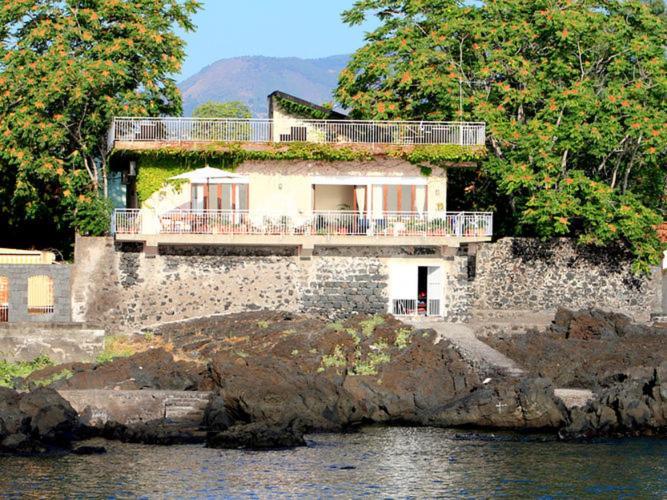 Cozy Holiday Home In Pozzillo With Terrace Acireale Exterior photo